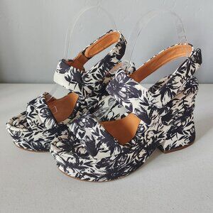 Chie Mihara Platform Sandals "LIKE NEW"